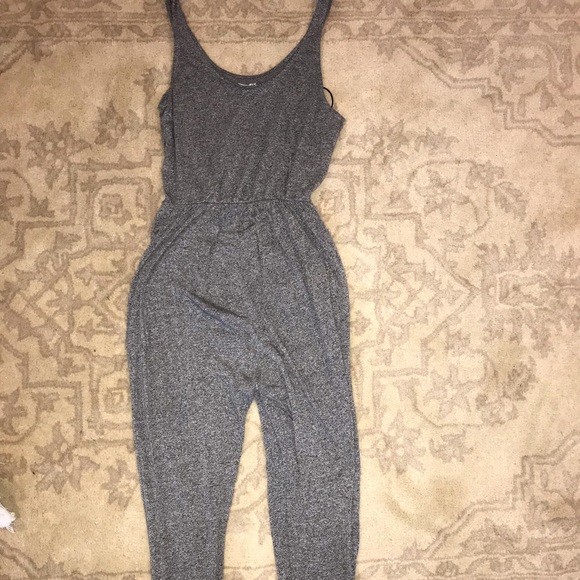 Grey Loose-Fit Jumpsuit w/ 2 Pockets - Picture 2 of 3